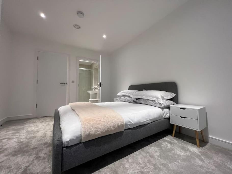 2 Bed Penthouse Style Apartment London Ngoại thất bức ảnh