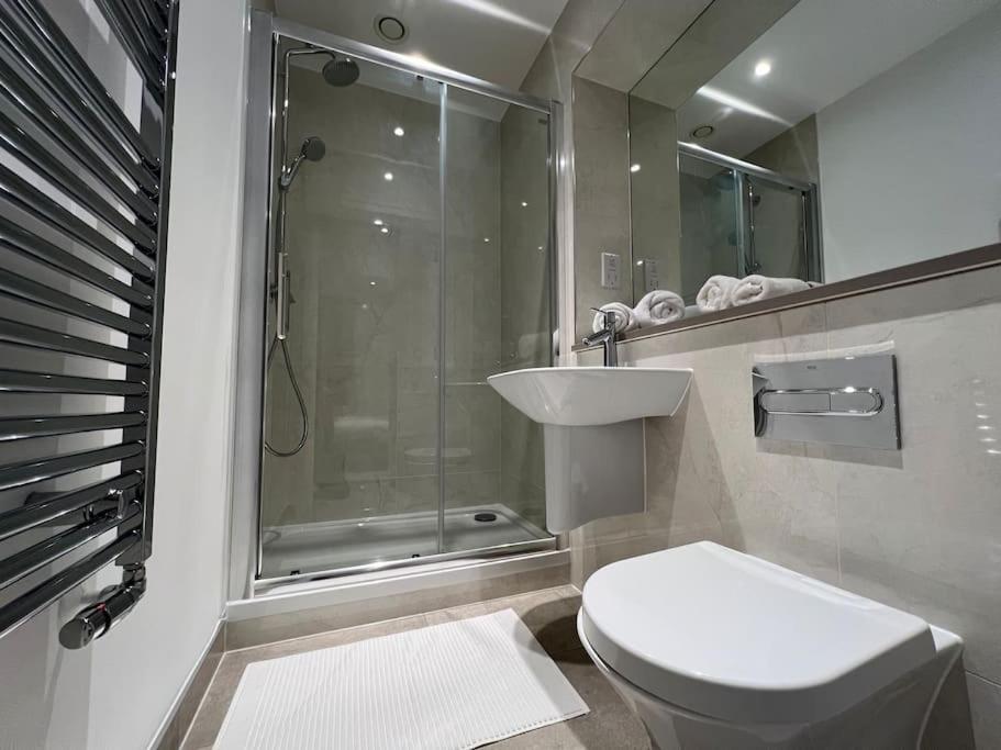 2 Bed Penthouse Style Apartment London Ngoại thất bức ảnh