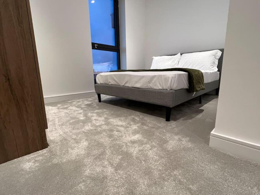 2 Bed Penthouse Style Apartment London Ngoại thất bức ảnh
