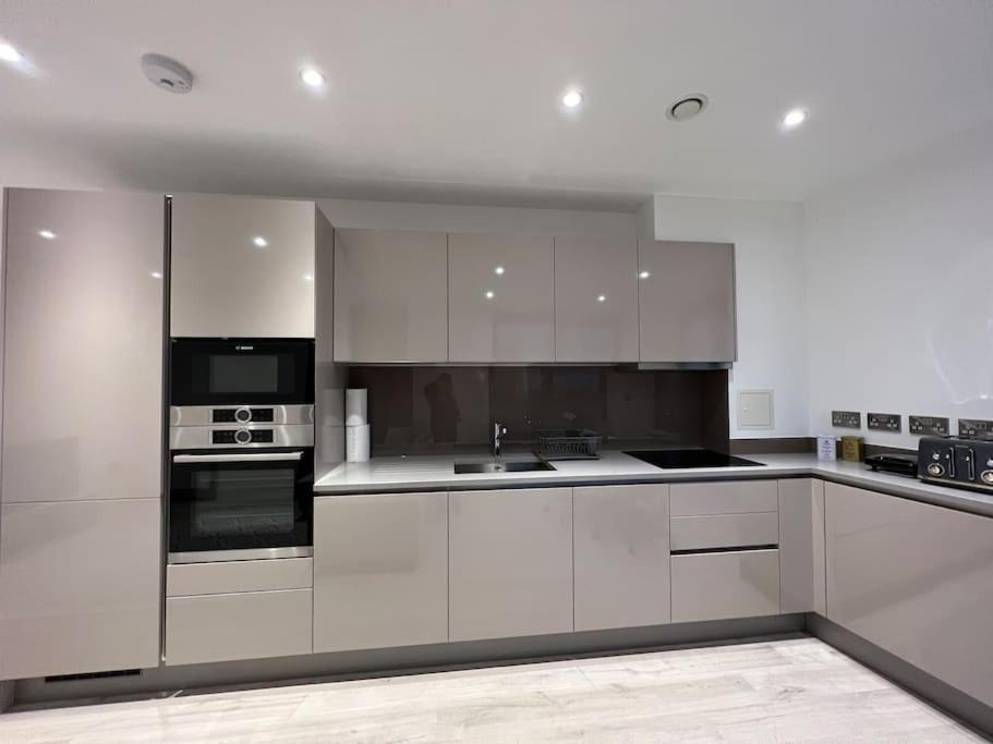 2 Bed Penthouse Style Apartment London Ngoại thất bức ảnh