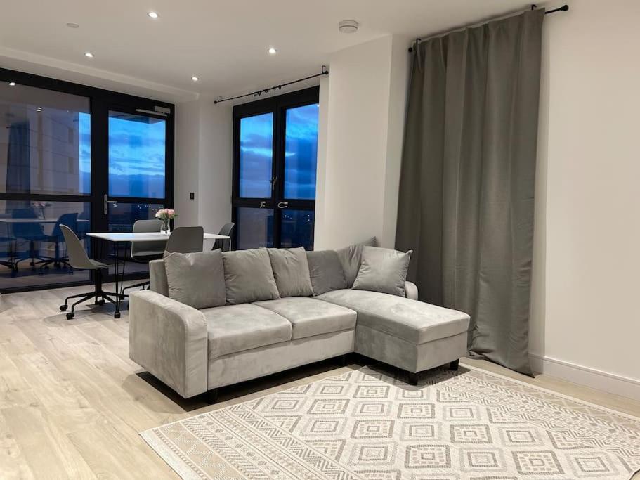 2 Bed Penthouse Style Apartment London Ngoại thất bức ảnh